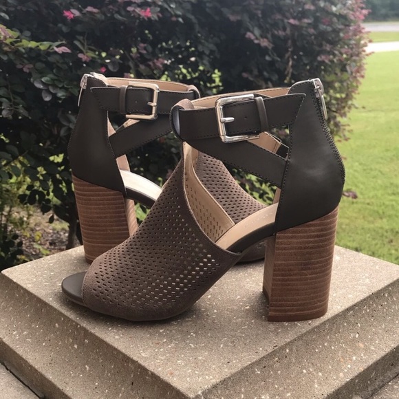 Marc Fisher Brown Perforated Block Heel Peep Toe Bootie Size 8.5 NEW - Picture 1 of 6